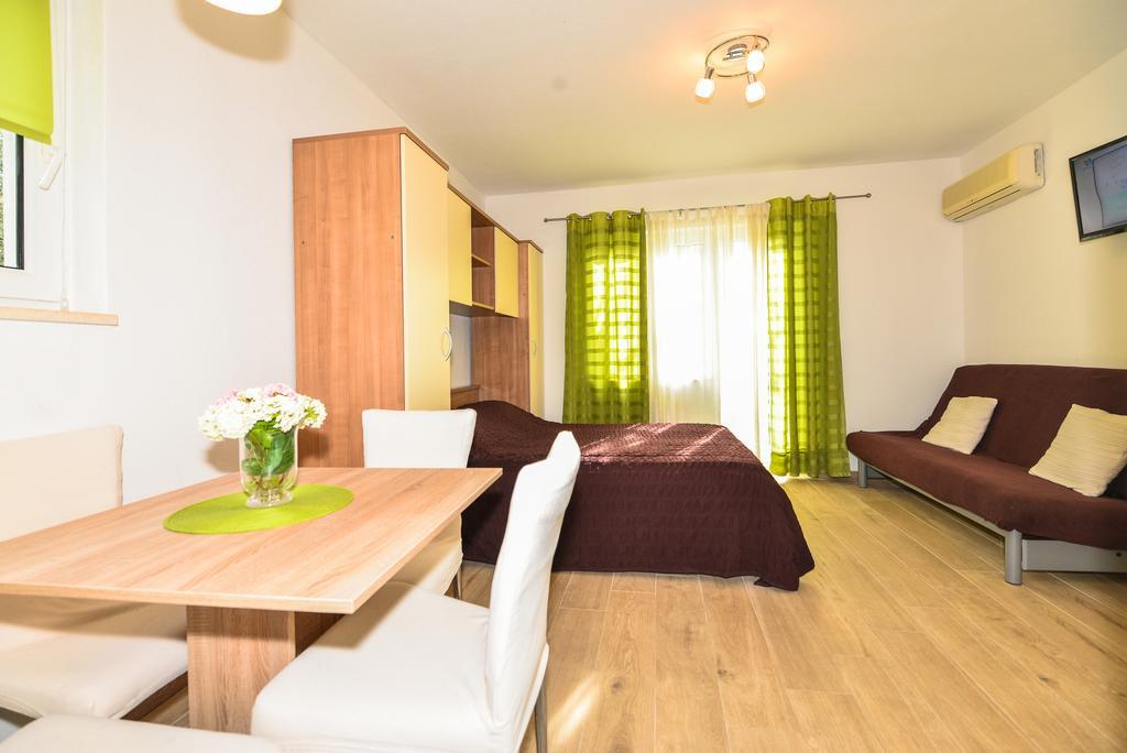 Apartments Sonja Tucepi Luaran gambar