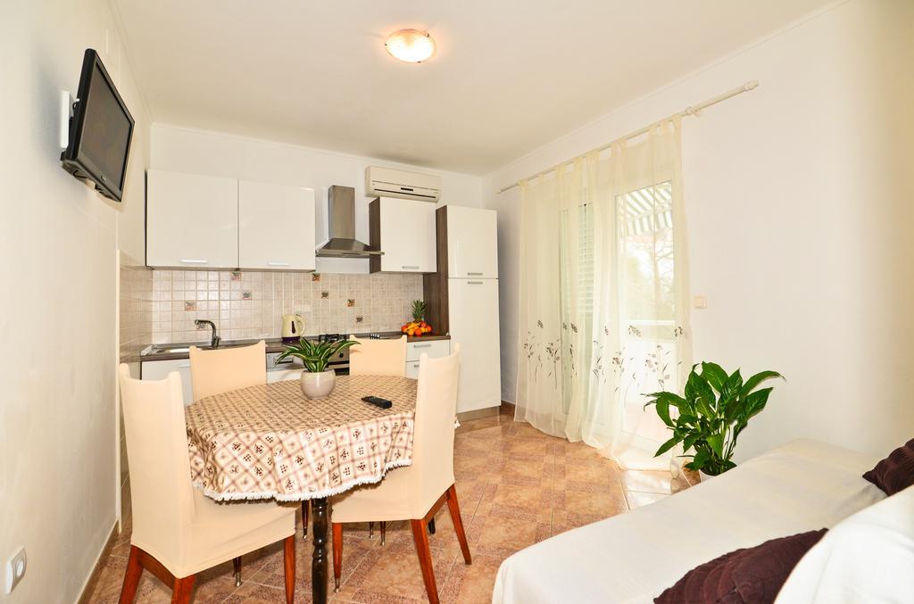 Apartments Sonja Tucepi Luaran gambar